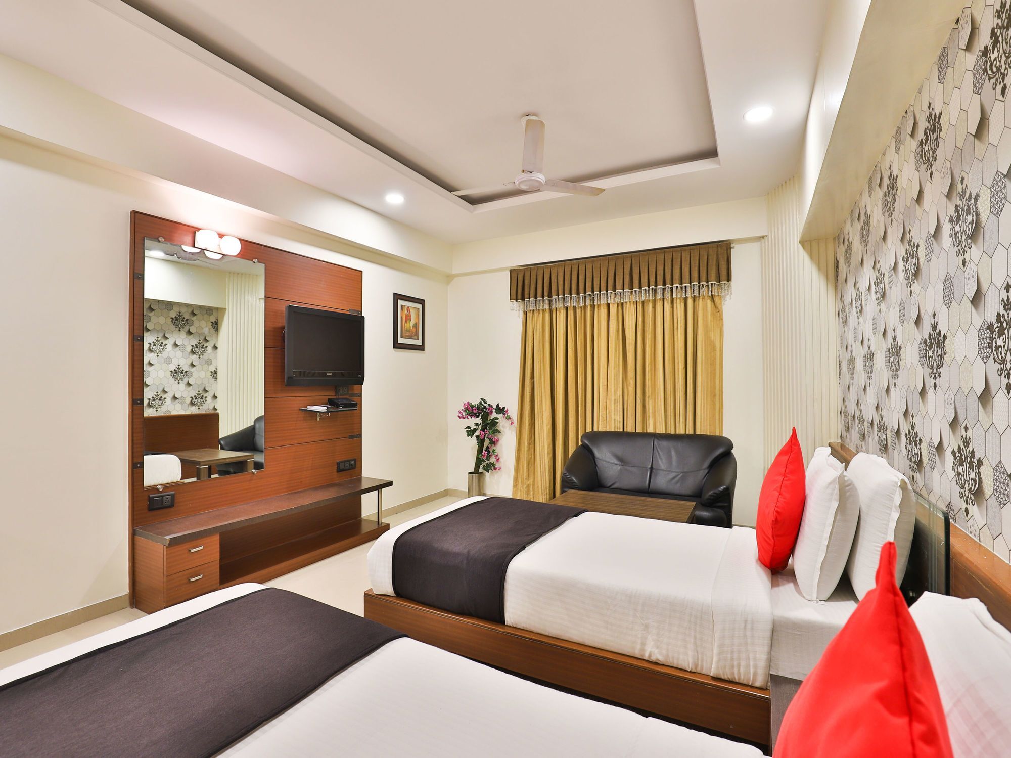 Hotel Capital O 15537 Dev Corporate Ahmadabad Zewnętrze zdjęcie