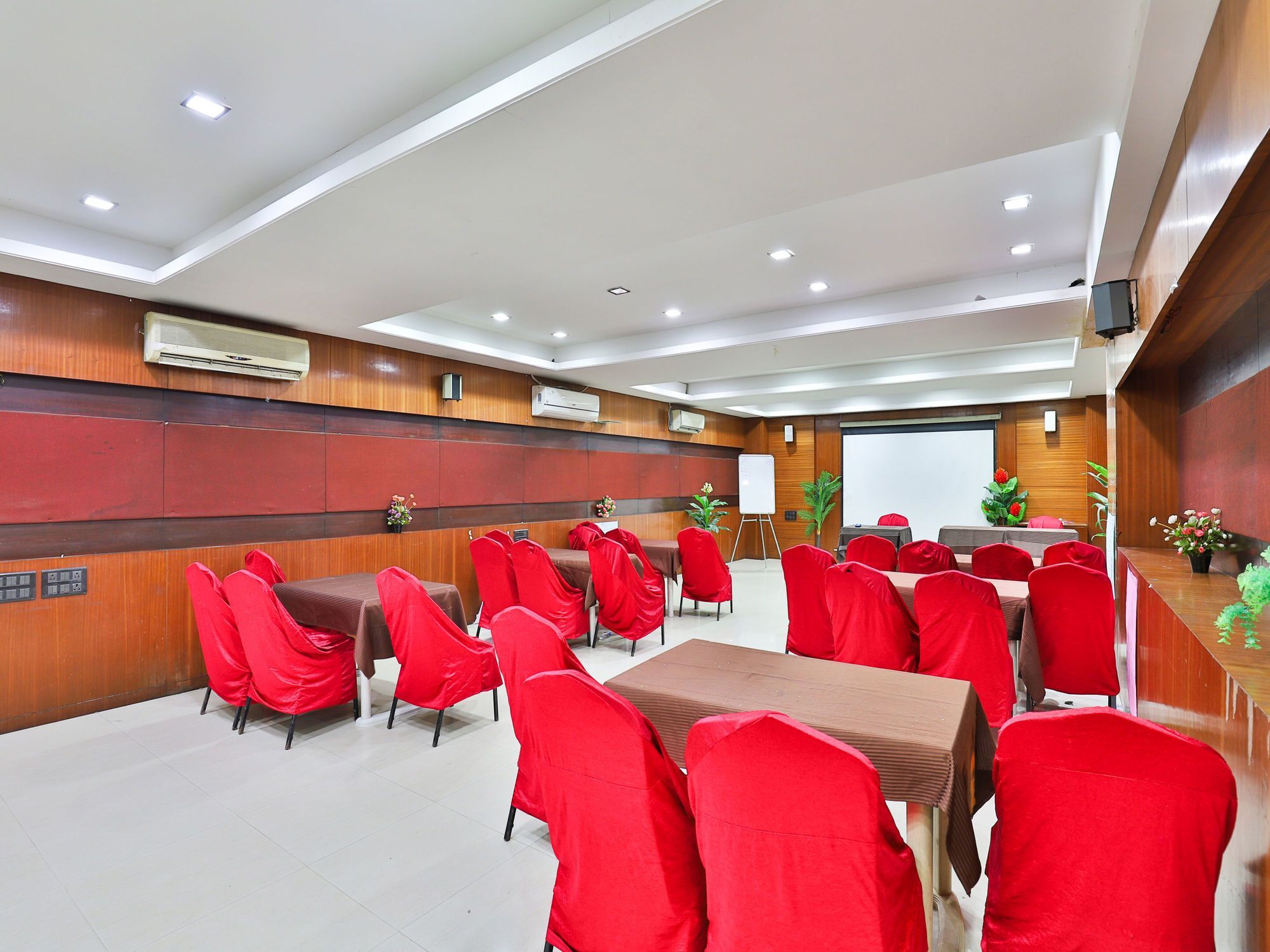 Hotel Capital O 15537 Dev Corporate Ahmadabad Zewnętrze zdjęcie